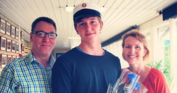 Mikael har mistet sin mor og mormor til demens: Samler ind med en julekalender