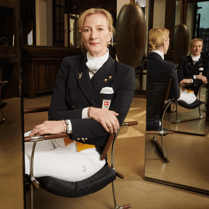 Prinsesse Nathalie sidder med Shamballa