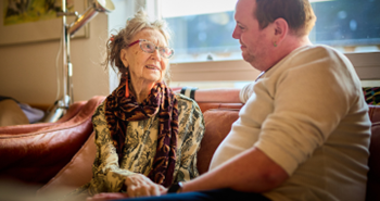 Når Tom kommer, bliver verden større