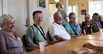 Daghøjskole spreder glæde for mennesker med demens og deres ægtefæller